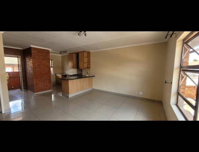 2 BEDROOM TOWNHOUSE FOR SALE IN FLORENTIA